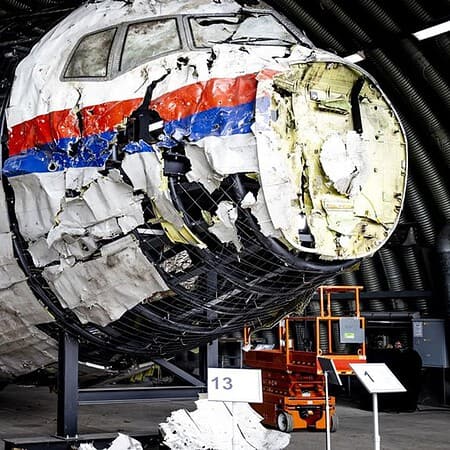 reconstruction of MH-17 Boeing downed by russia