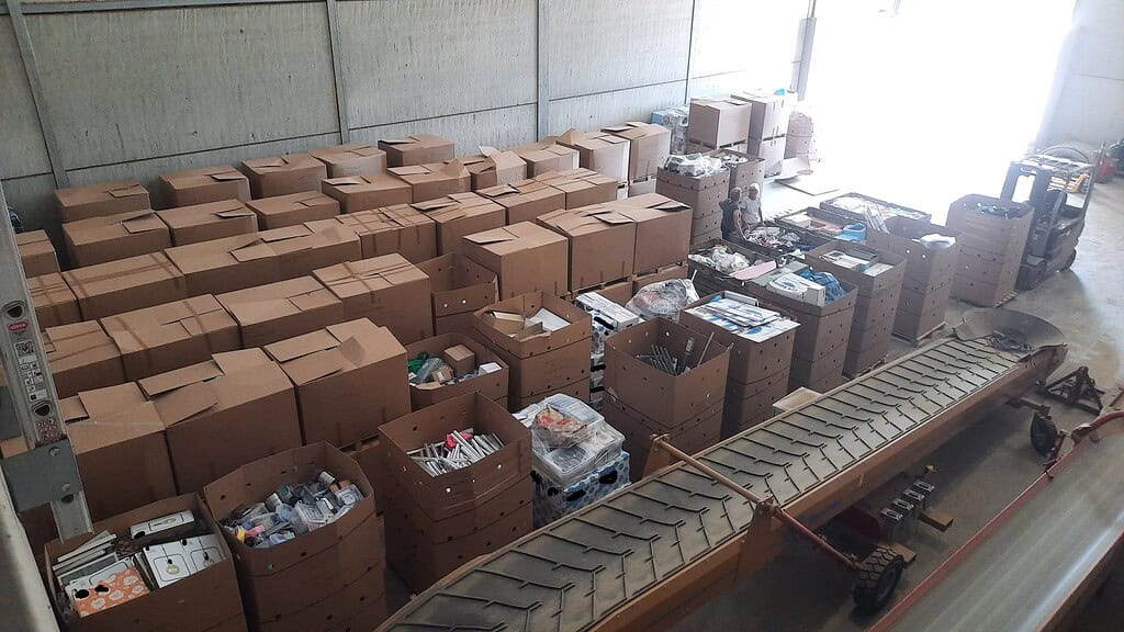 Vrachtwagen met hulpgoederen