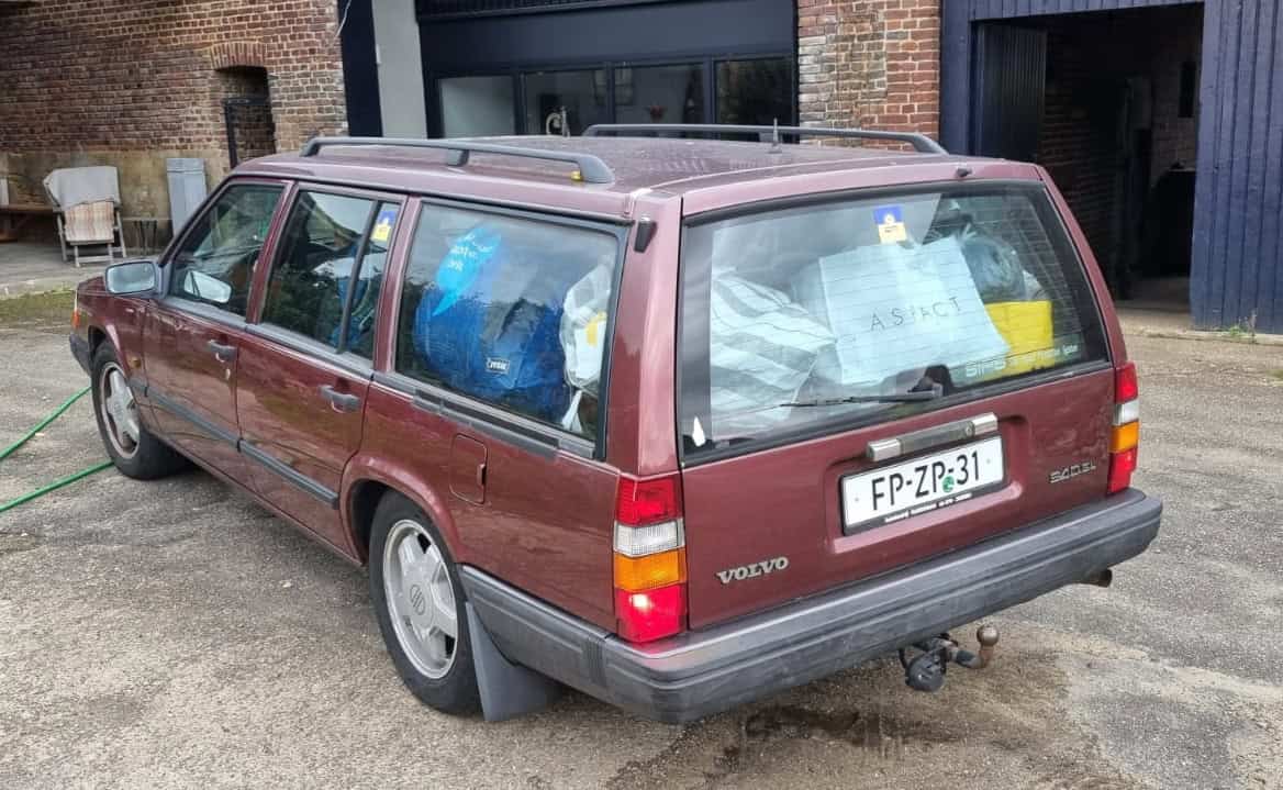 Volgeladen Volvo gedoneerd voor Oekraïne.