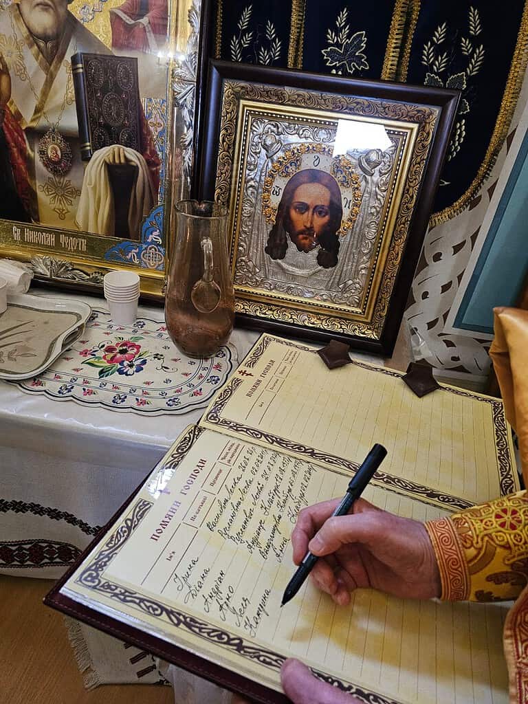 Arno van De Leeuw Kyiv krijgt oorkonde en medaile uitgereikt van de Orthodoxe Kerk van Oekraïne