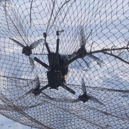 Drone opgevangen door levensbelangerijke anti-dronenetten