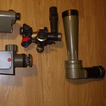 Veiligheidsbril en uitrusting voor medische of technische toepassingen.