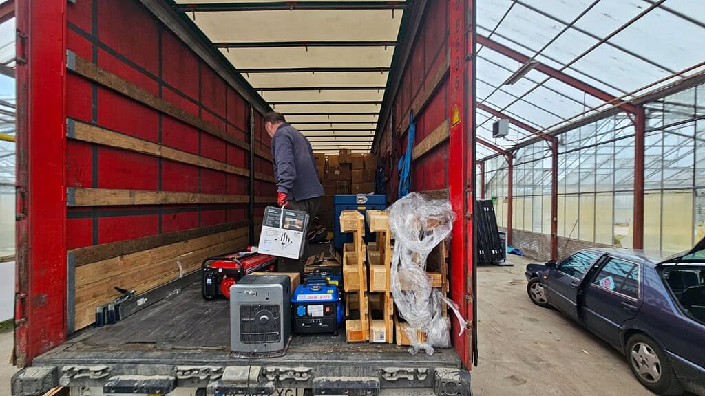 Transport van generatoren en hulpgoederen voor Oekraïne.