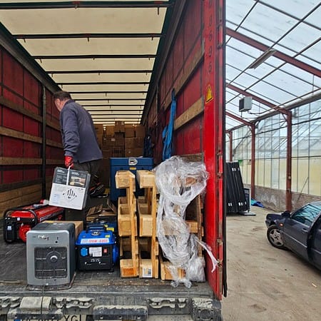 Transport van generatoren en hulpgoederen voor Oekraïne.