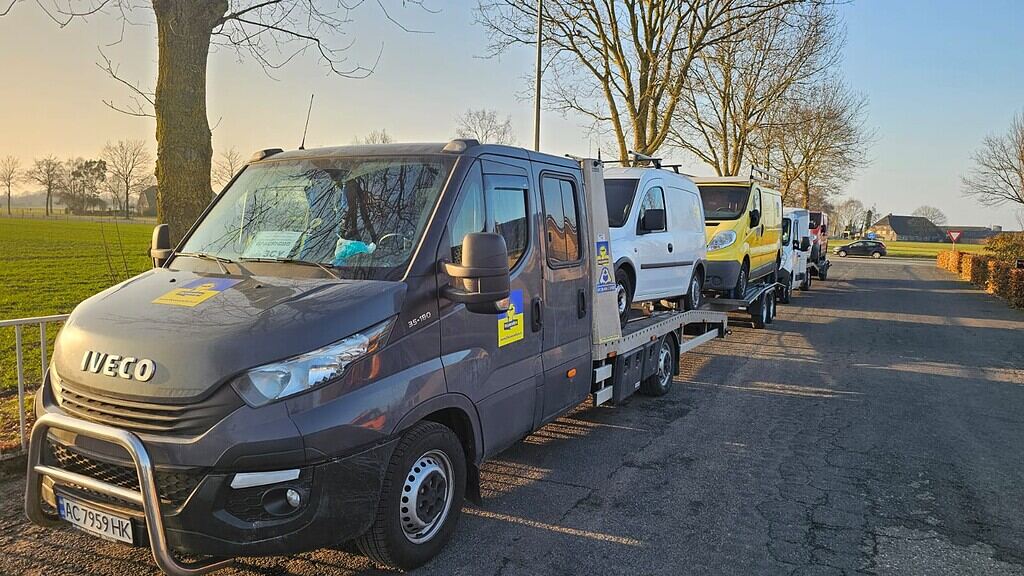 Nieuw voertuigtransport vanuit Nederland naar Oekraïne door Stichting de Leeuw Kyiv.